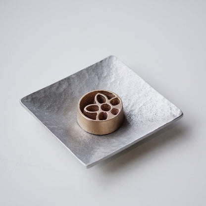 Japanese Pinless Kenzan "Garden" with Plate – Ikebana Flower Frog for Japanese Flower Arranging