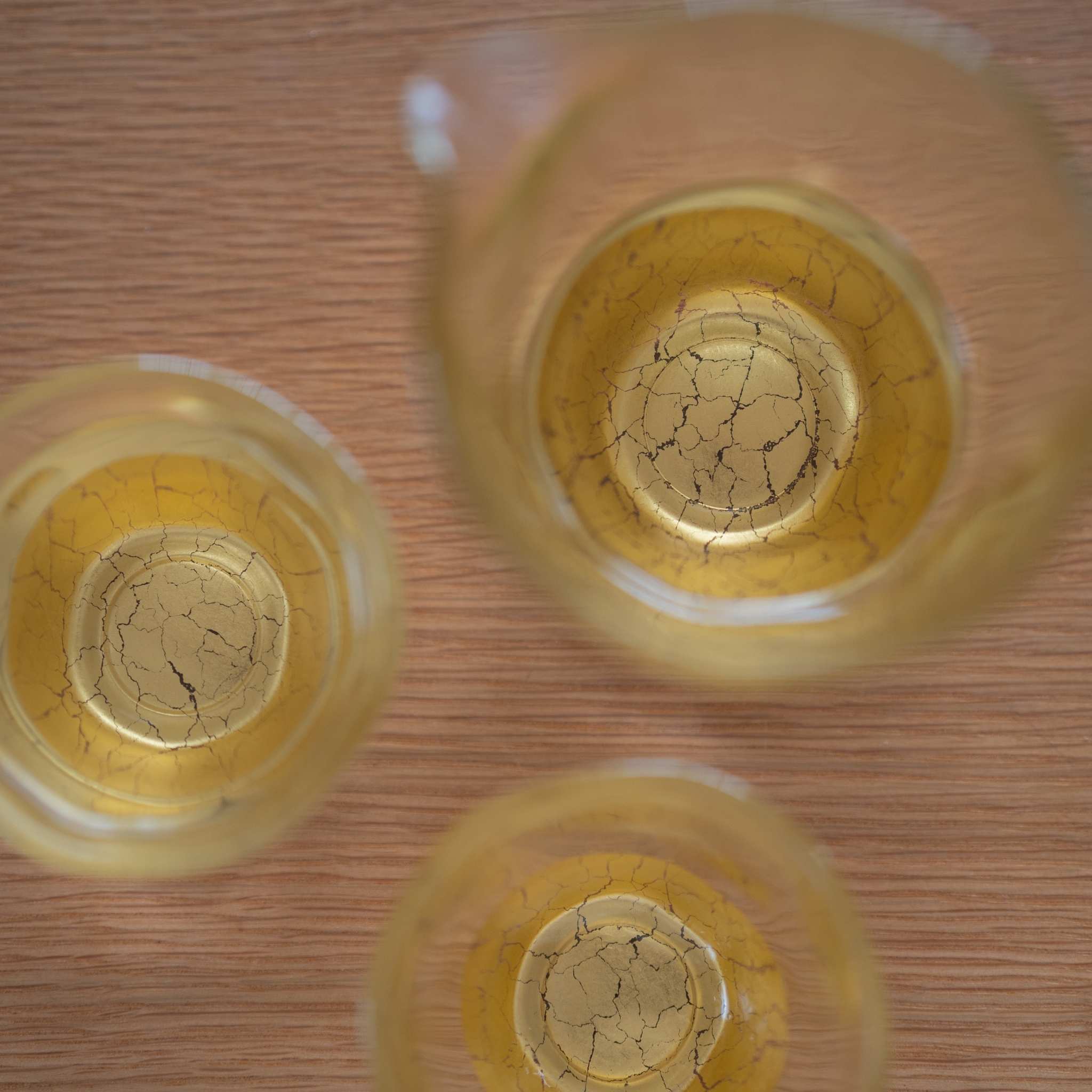 Kanazawa gold leaf japanese sake cup set – artistic sake cups with delicate crackled pattern