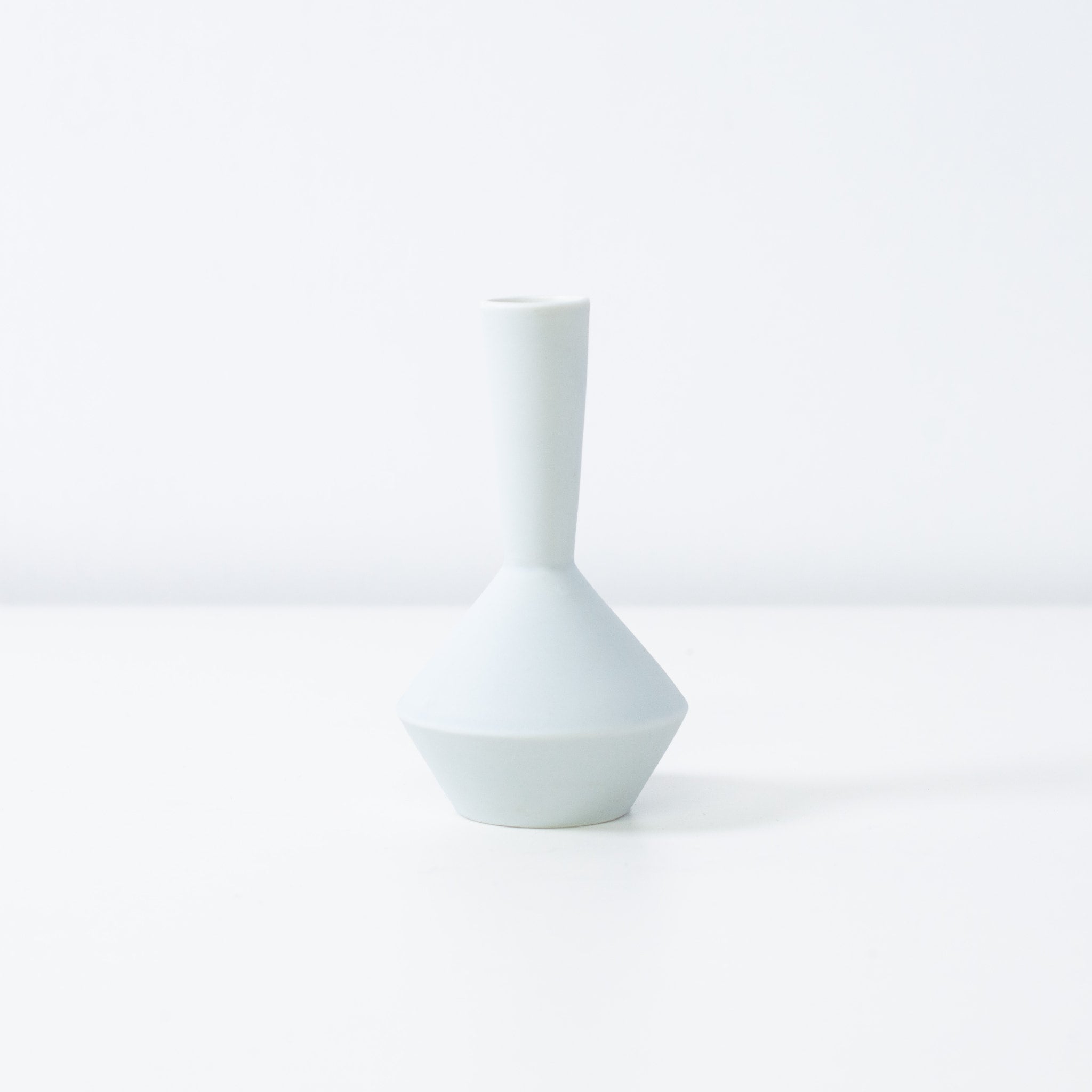 Pale blue Japanese single flower vase “Frustum” – porcelain Mino ware vase for ikebana display