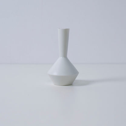 White Japanese single flower vase “Frustum” – porcelain Mino ware vase for ikebana display