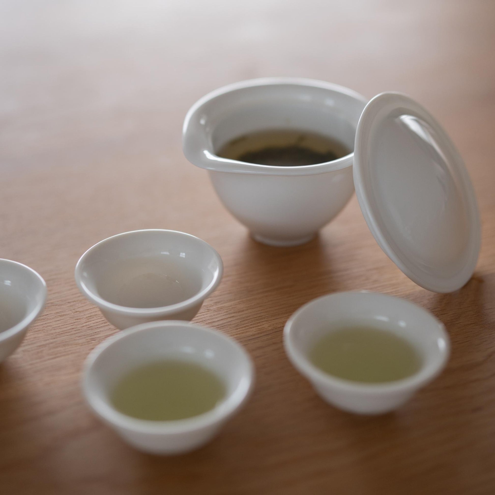Japanese Hōhin Tea Set – White Mino Ware Teapot with Four Cups for Elegant Tea Moments