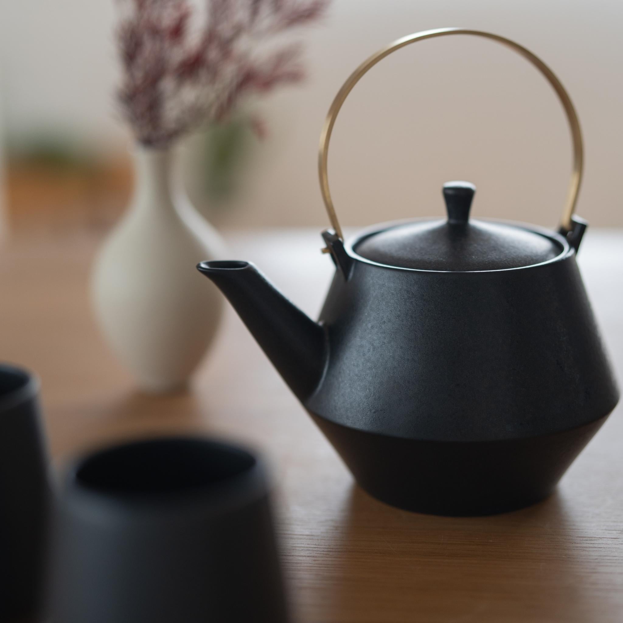 Japanese Teapot “Frustum” – Black Mino Ware Teapot with Brass Handle and Two Tea Cups