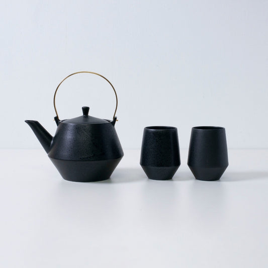 Black Japanese teapot set with yunomi tea cups – award-winning Mino ware Japanese tea set