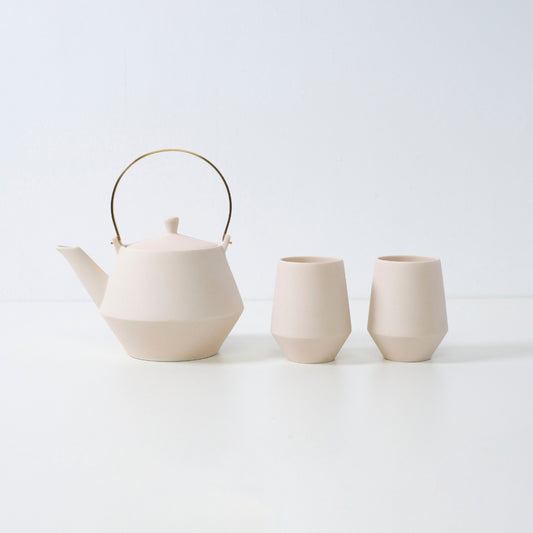 Pink Japanese teapot set with yunomi tea cups – award-winning Japanese tea cup set