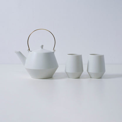 White Japanese teapot set with yunomi tea cups – elegant Mino ware Japanese teapot gift set