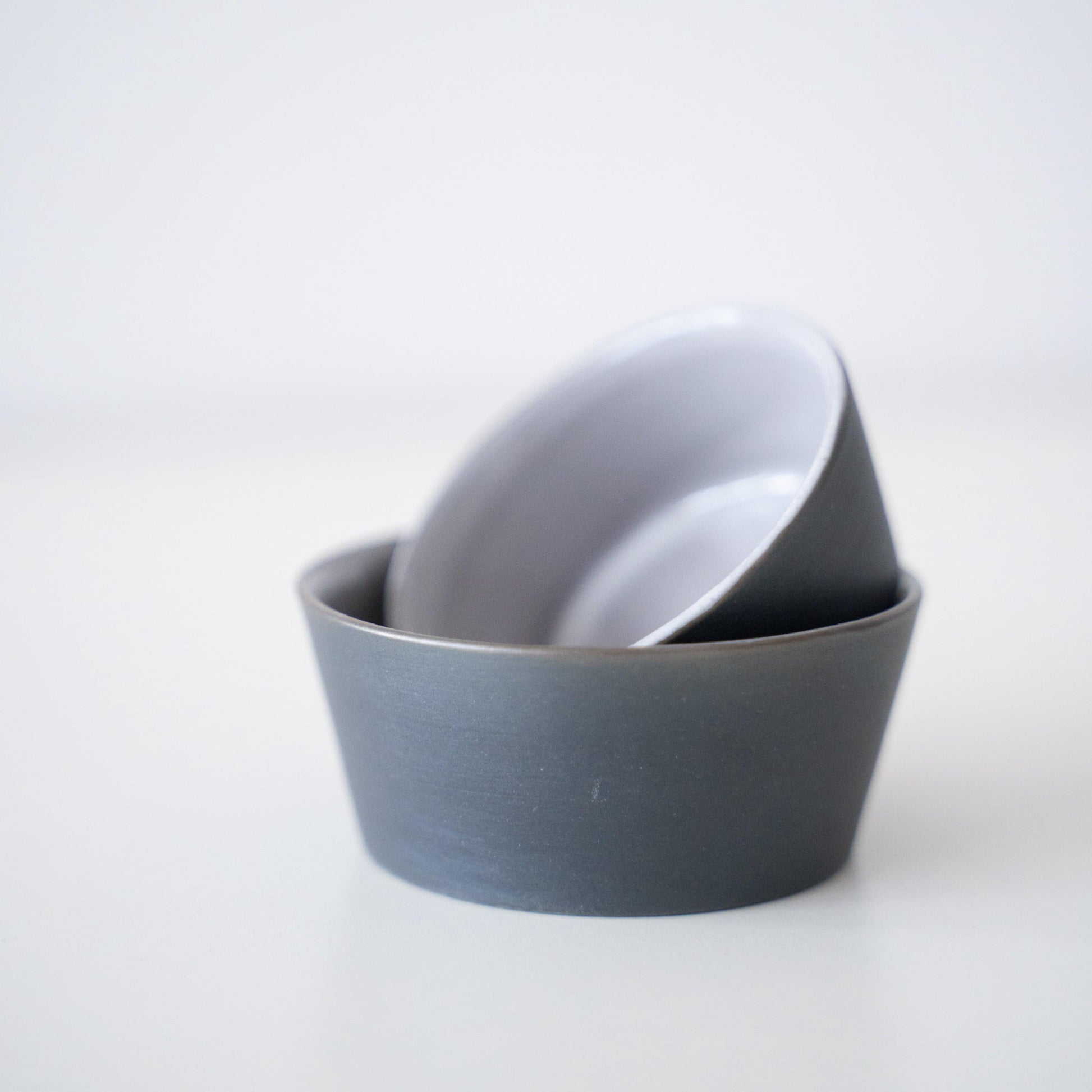 Two Japanese Banko-yaki black cups, with a history of several hundred years.