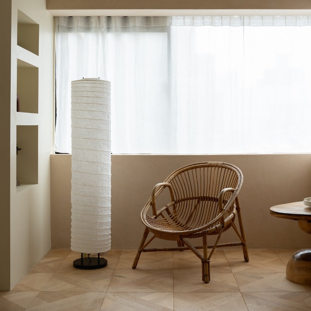 Japanese Washi Paper Floor Lamp "Momi Washi 02" in Japandi style space – Tall floor stand lamp for Japandi living room & bedroom