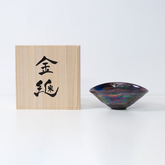 Kintsugi bowl blending tradition and beauty through gold-repaired pottery