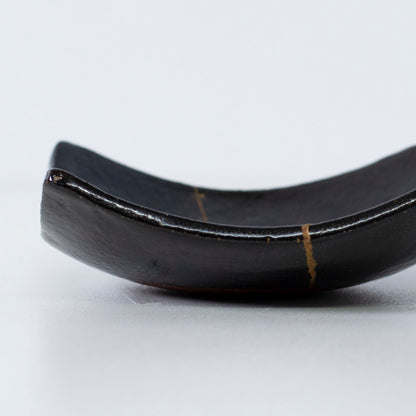 Close-up of the side profile of Kintsugi Square Plate "Jet Black Lighting" 03, highlighting the texture.