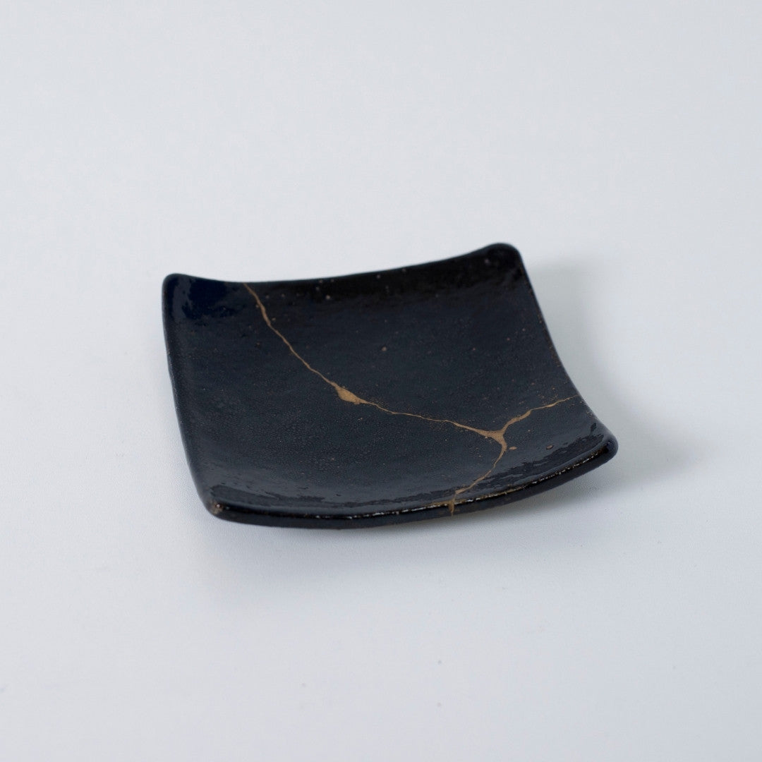 Top view of Kintsugi Square Plate "Jet Black Lighting" 05, showcasing its elegant design