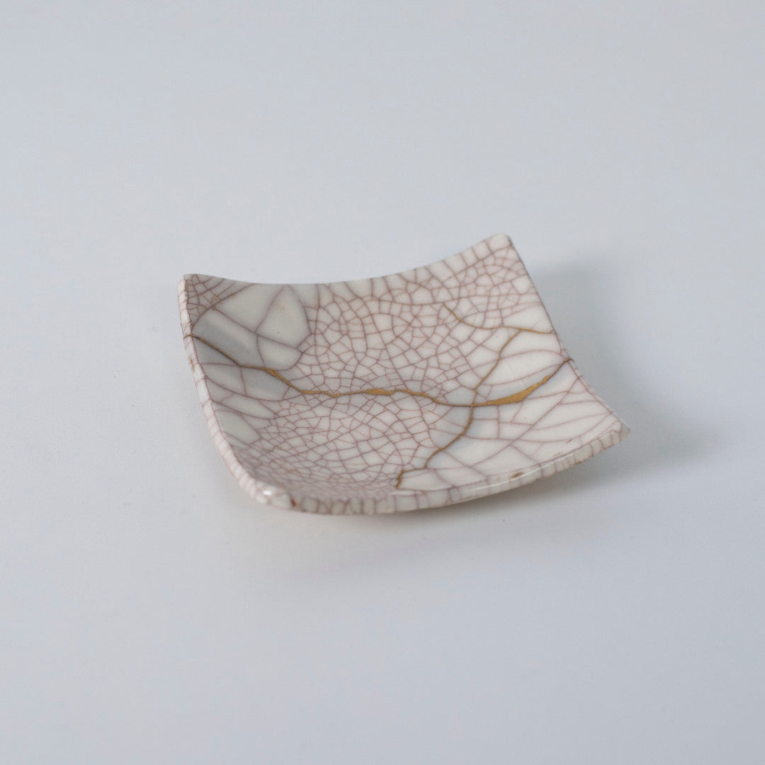 Top view of Kintsugi Square Plate "Vermilion Crackle" 02, showcasing its elegant design