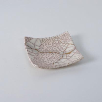 Top view of Kintsugi Square Plate "Vermilion Crackle" 02, showcasing its elegant design