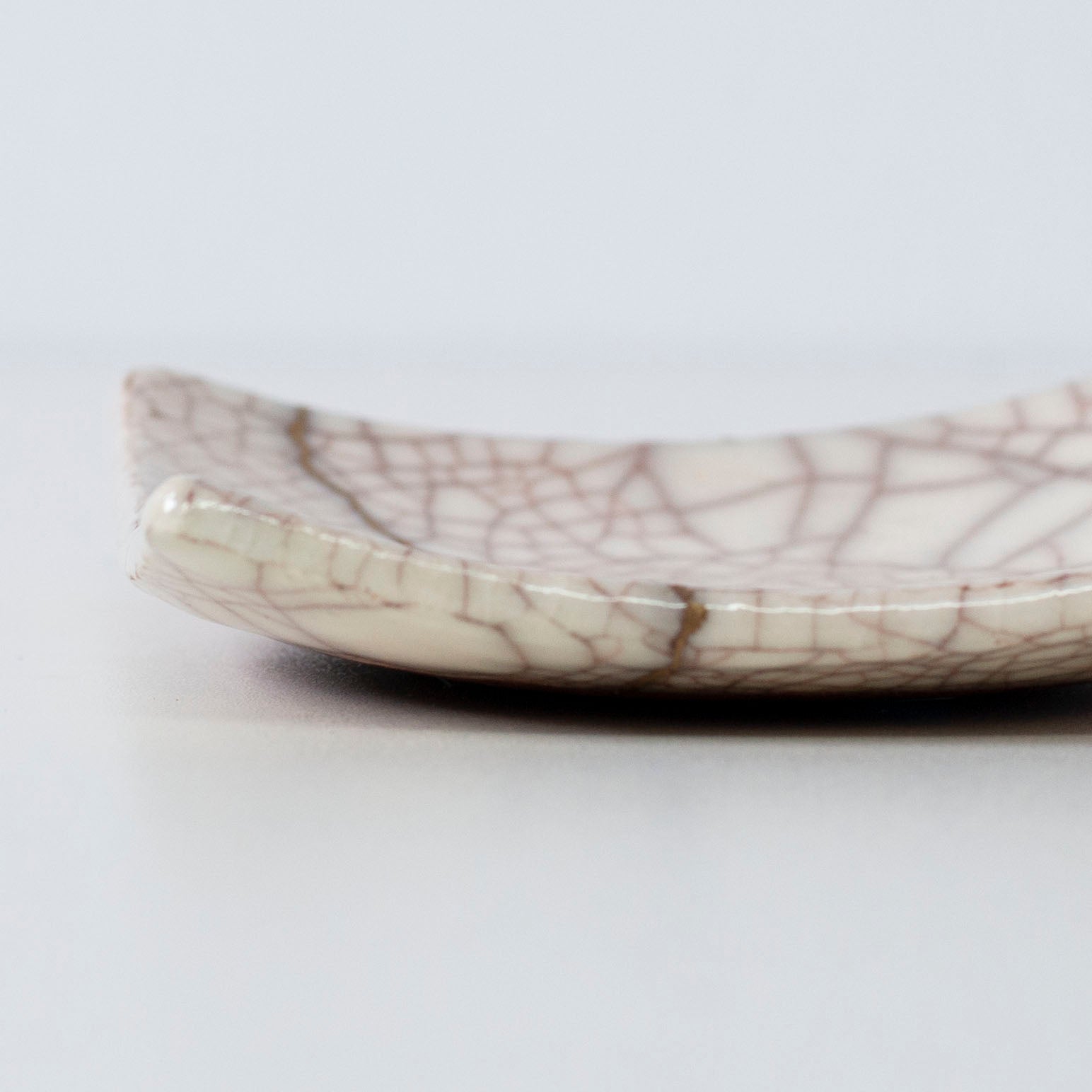 Close-up of the side profile of Kintsugi Square Plate "Vermilion Crackle" 07, highlighting the texture.