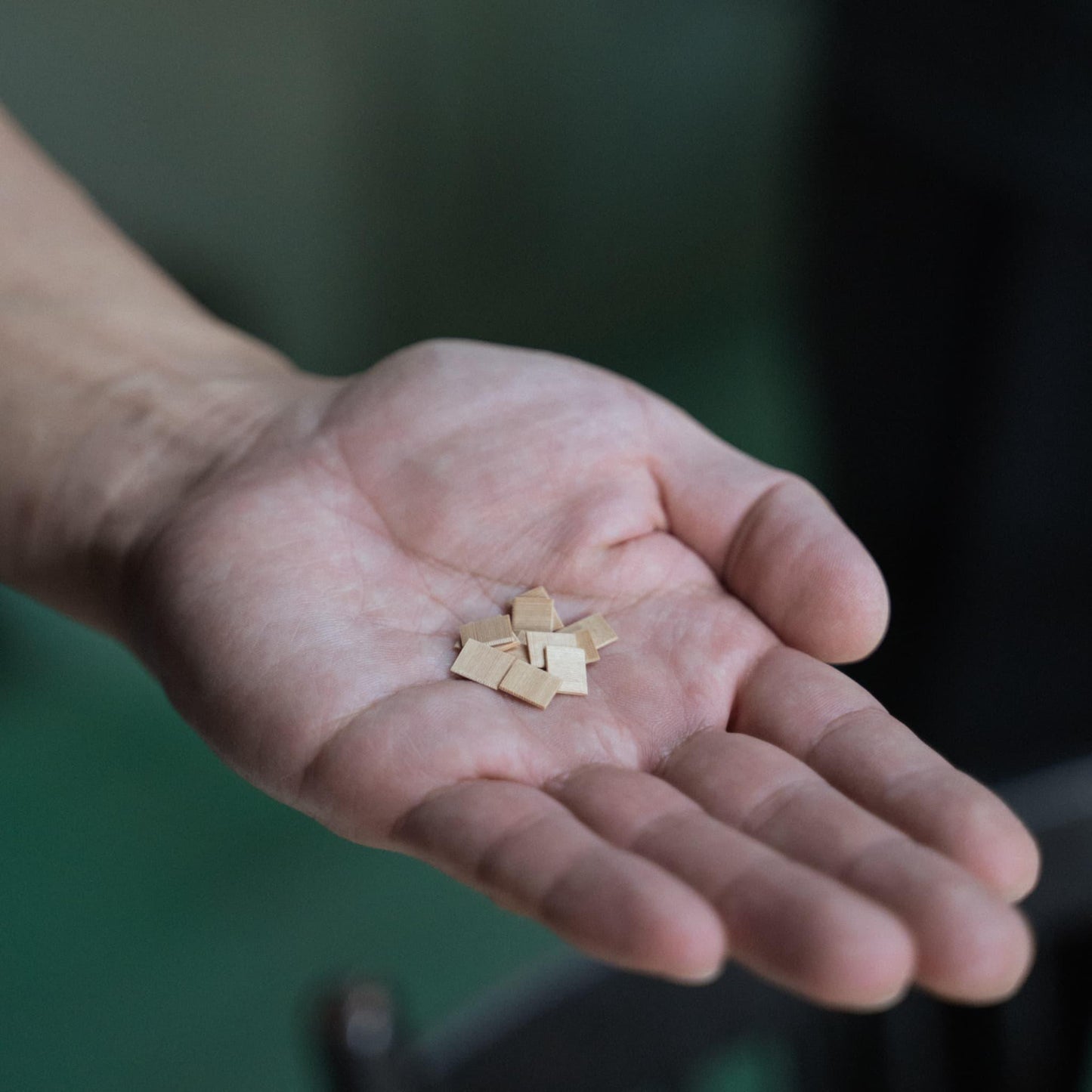 Pieces of Akita cedar, the material used for creating the delicate geometric patterns in kumiko craftsmanship, and individual kumiko components.