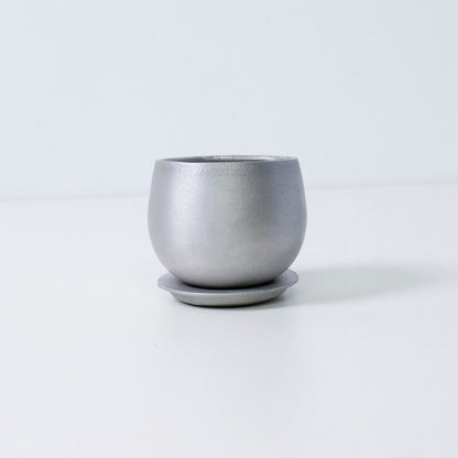 Side-view of Japanese Aluminum Cast Sake Cup "yurayura" – modern Japanese sake cup
