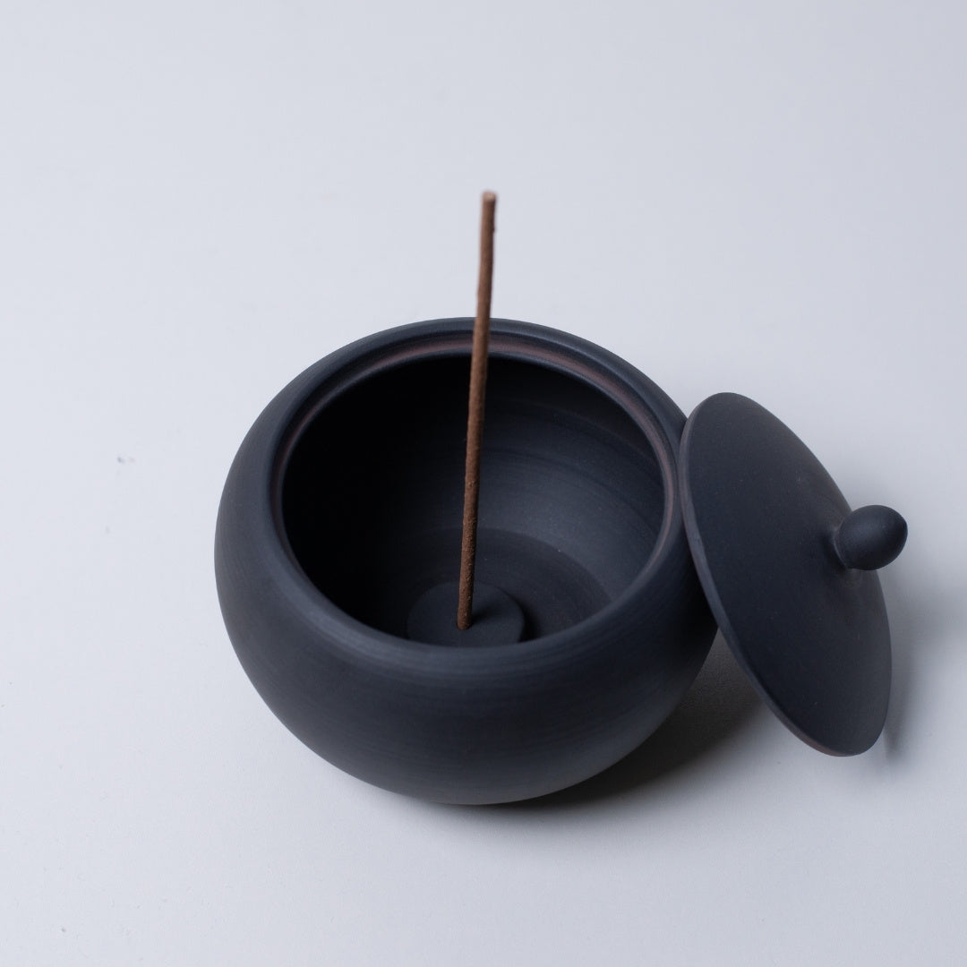 Top view of Japanese incense burner "Apricot" black, perfect for zen room and modern Japanese decor