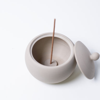 Top view of Japanese incense burner "Apricot" white, Japanese decor piece ideal for a tranquil zen room