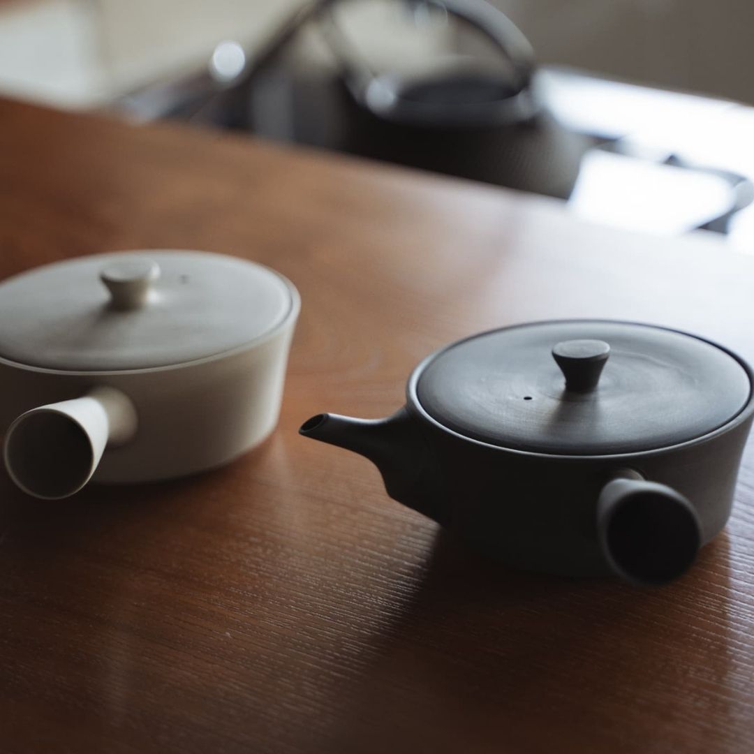Side-view of Japanese Sencha Teapot black and white in a zen room