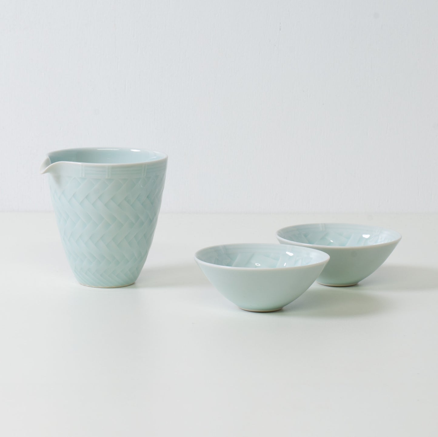 Basket weave sake set, ice blue, porcelain - Traditional wabi-sabi Japanese sake set with carafe and cups