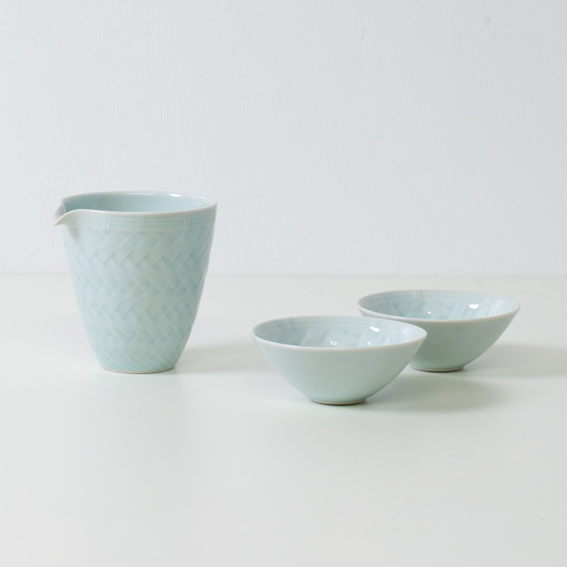 Basket weave sake set, ice blue, porcelain - Traditional wabi-sabi Japanese sake set with carafe and cups