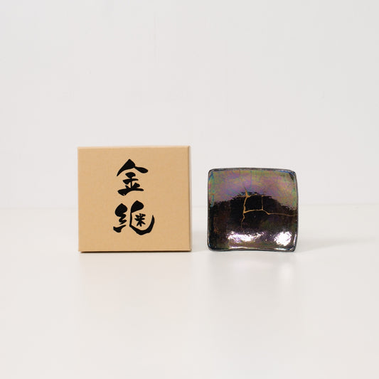 Kintsugi pottery square plate Shikkoku-rai 01 by Taku Nakano, iridescent luster wabi sabi art with gold repair, meaningful zen gift from Japan.