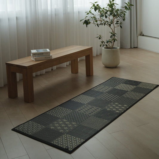 Japanese Tatami Yoga Mattress "Ed Plain" Black in a modern living room, creating a serene space for mindful meditation.