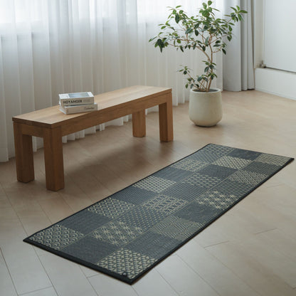 Japanese Tatami Yoga Mattress "Ed Plain" Black in a modern living room, creating a serene space for mindful meditation.