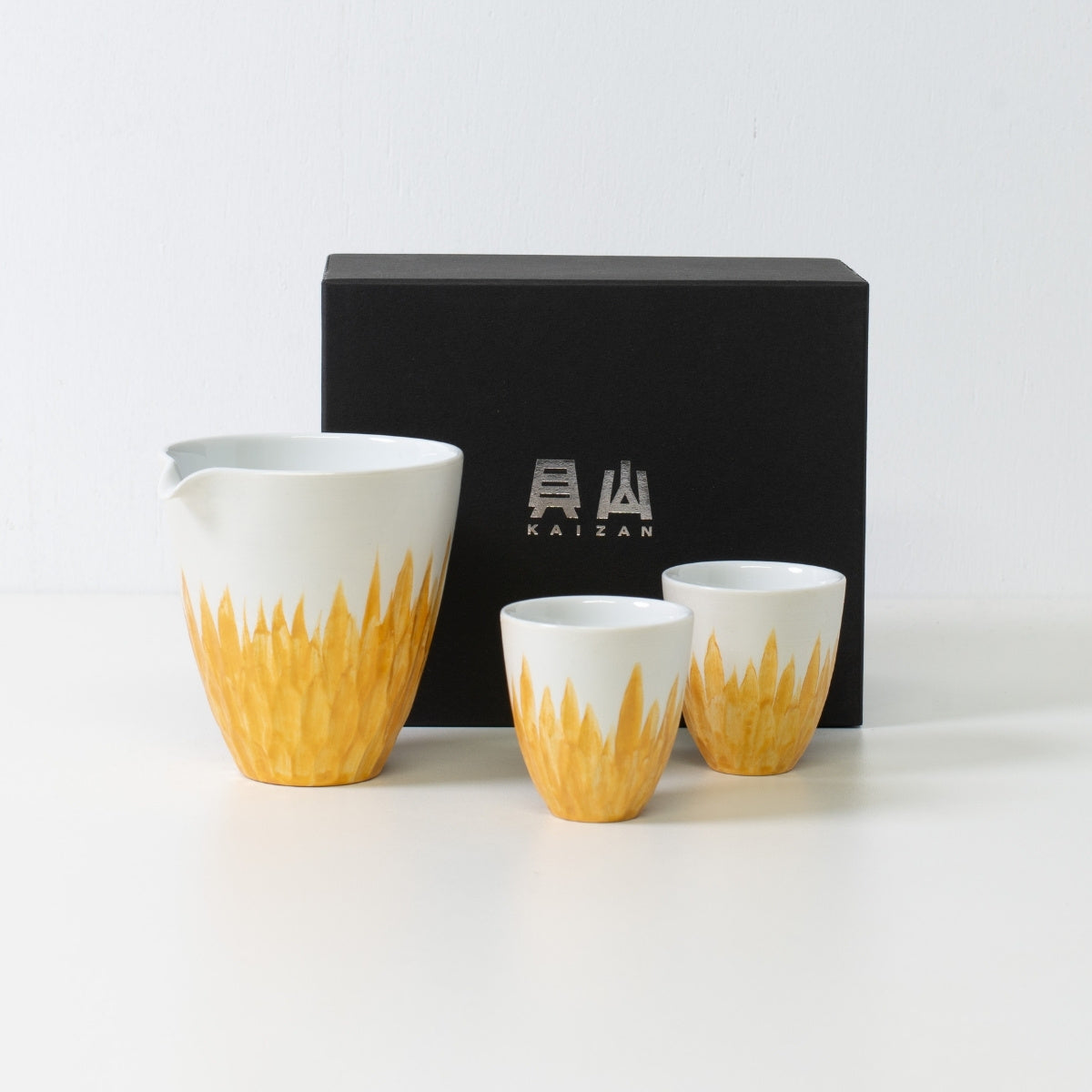 Gold floral sake set, white porcelain - Japanese sake set and a black box, perfect for a Japanese gift