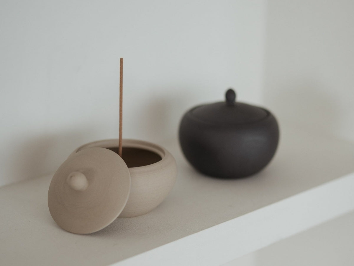 Japanese incense burner Monk’s Bowl – handcrafted Banko-yaki for zen decor and scented candles