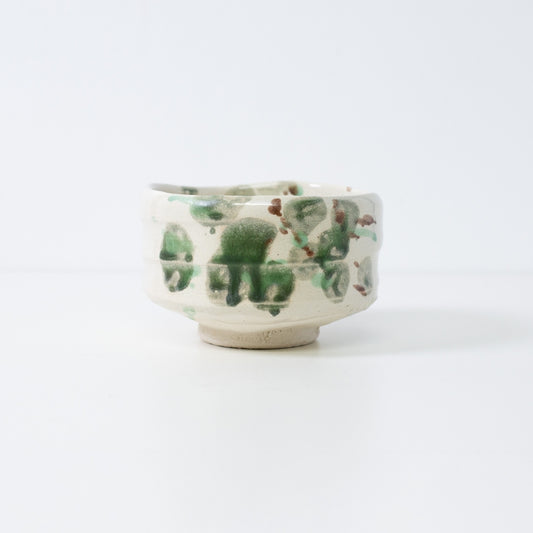 Handcrafted Japanese matcha bowl "Forest" made from rough Shino clay with organic green and brown glaze droplets, created by Shinzan Kiln.