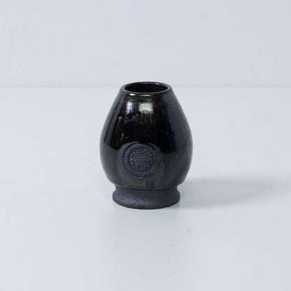 Standalone Japanese matcha whisk stand "Dignity Blue" pottery chasen stand, with a lustrous deep blue glaze and a seal.