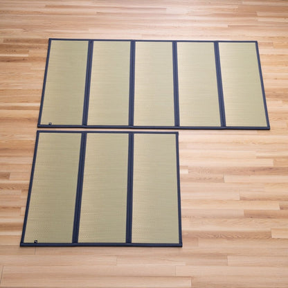 Undyed Ayaori tatami mattresses in 3 and 5 panel foldable sizes showing smooth rush grass texture on a wooden floor.