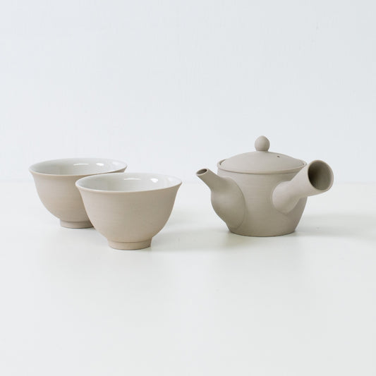 Minimalist Japanese tea set featuring a fuyo kyusu teapot and two kumidashi cups on a white table
