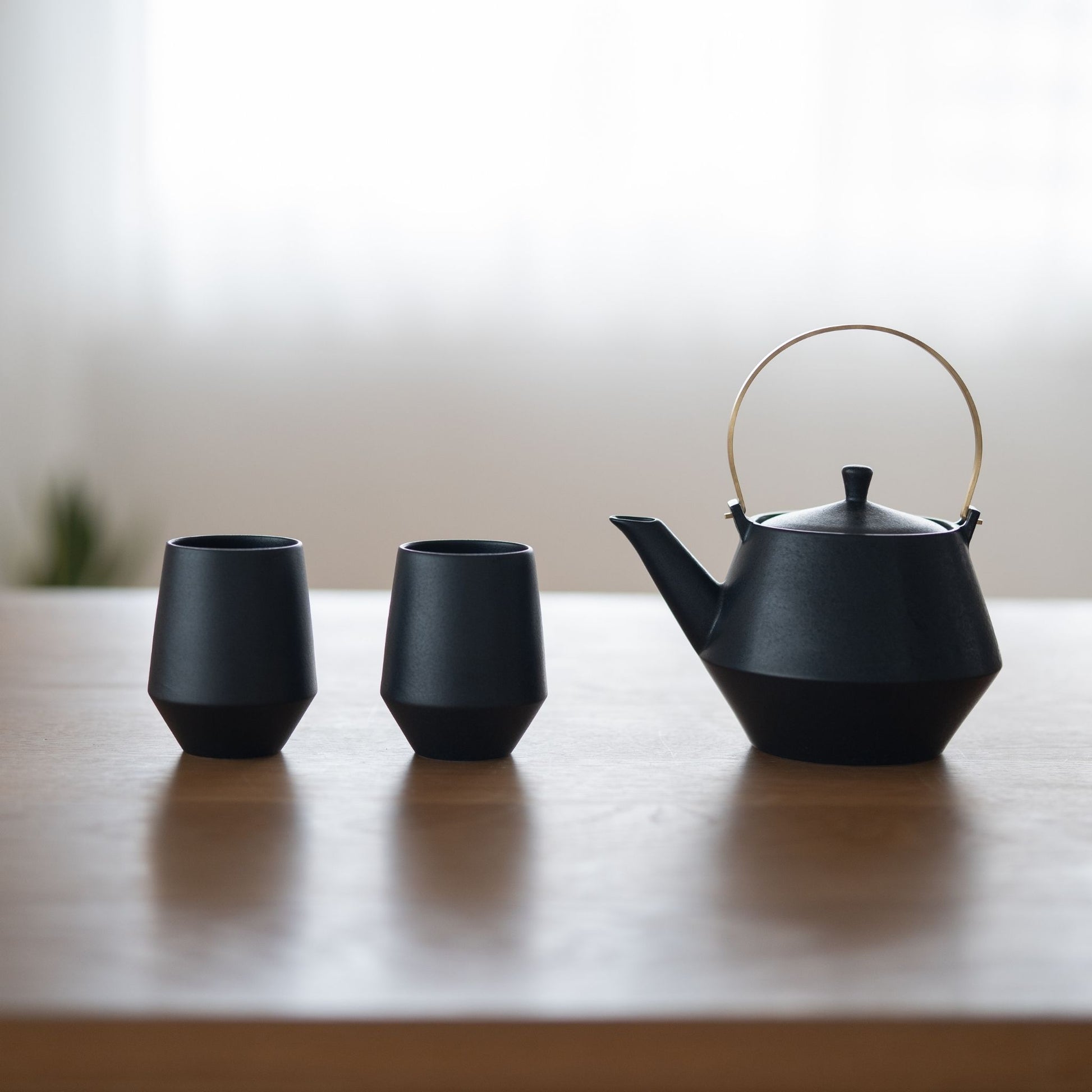 Japanese Teapot & Yunomi Set – Black Mino Ware Teapot Set for Modern Japandi Kitchen