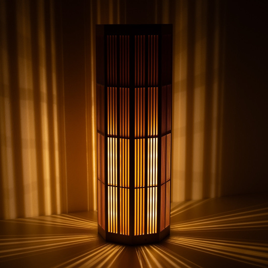 "Lampe sur pied en bois japonaise SAN Grande, Naturelle, Aomori Hiba - Lampe en bois pour salon Japandi"
