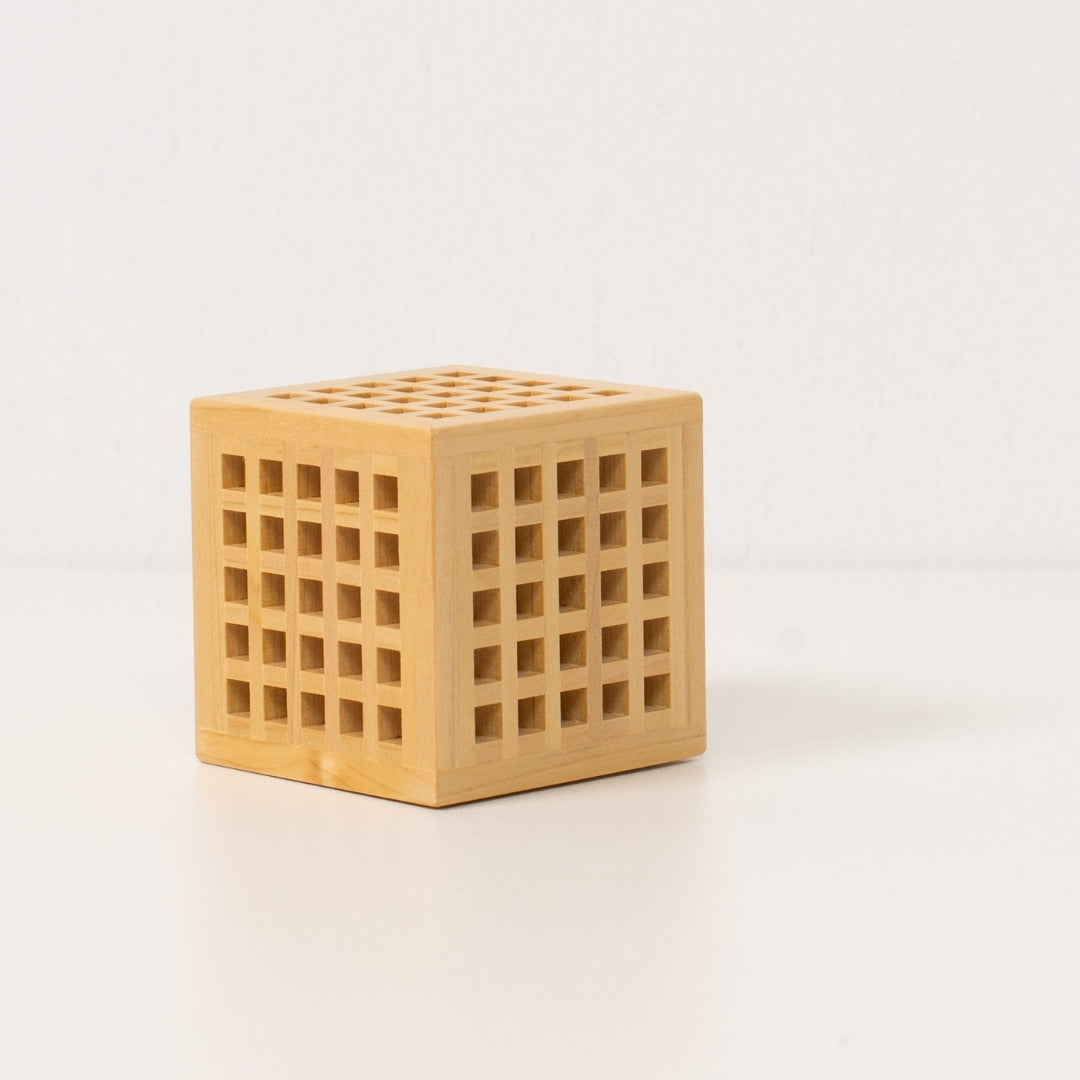 "Lampe miniature japonaise en bois « Hotaru » en Aomori Hiba naturel - Lampe d'ambiance avec travail du bois Kumiko"