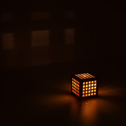 "Lampe d'appoint en bois japonais Hotaru, Aomori Hiba naturel - Projette des ombres géométriques Kumiko"