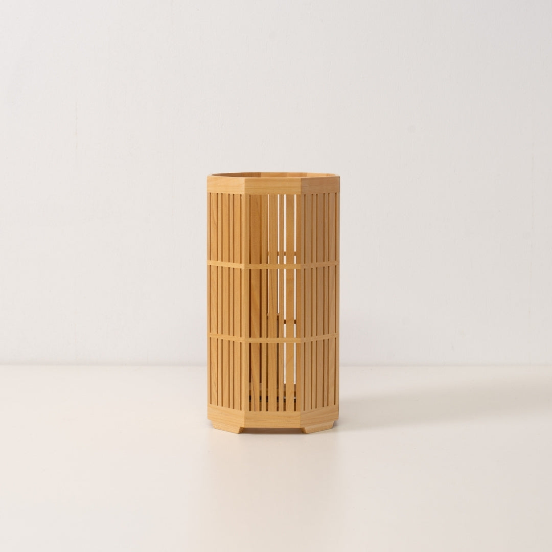 "Lampe de table japonaise en bois Kagayaki, Naturelle, Aomori Hiba - Lampe de table japonaise avec travail du bois Kumiko"
