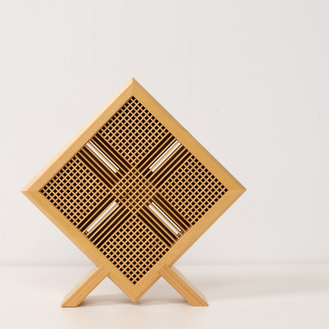 "Lampe de table japonaise en bois Kanata, naturel, Aomori Hiba - Lampe artisanale en bois Kumiko"
