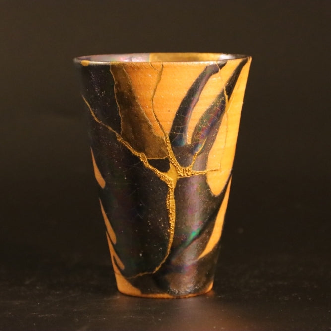 kintsugi cup "hidamari" 03 in gold, front view.