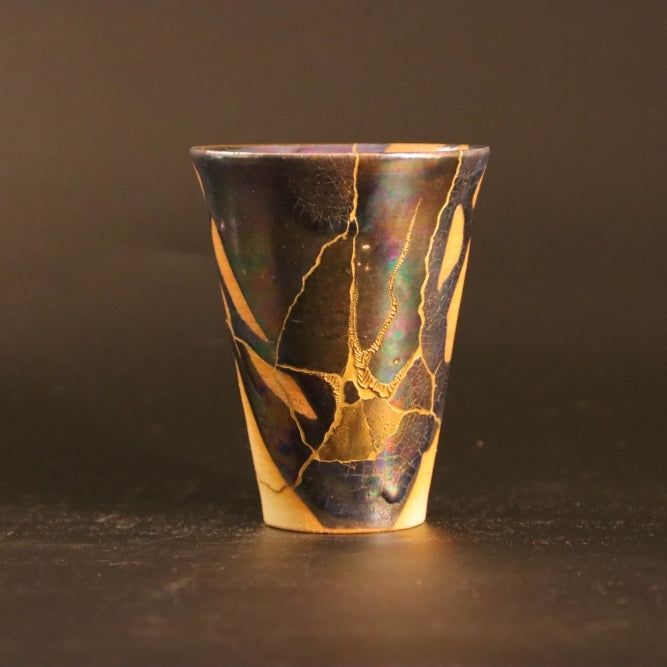 kintsugi cup "hidamari" 04 in gold, front view.