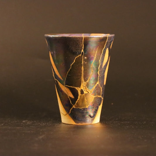 kintsugi cup "hidamari" 04 in gold, front view.