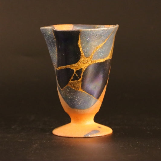 Kintsugi Goblet "Hidamari" 02 in gold, front view.