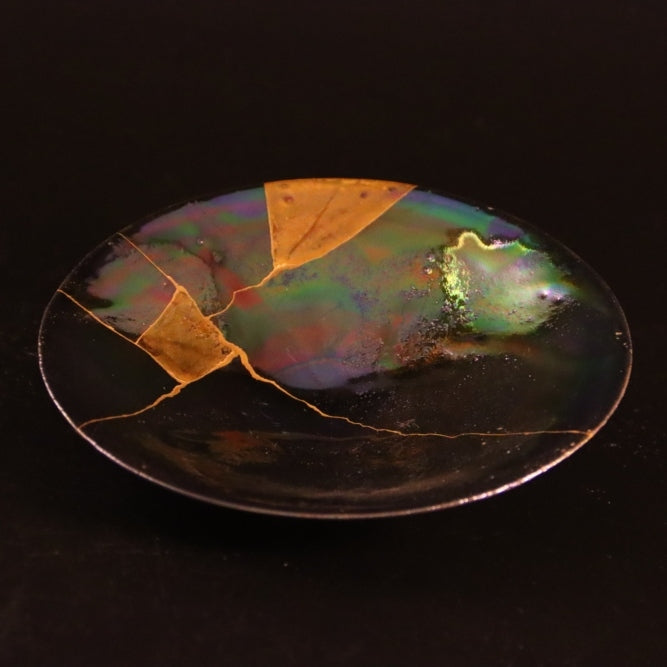 Kintsugi Plate "Ko-haku" 02 in gold, front view.