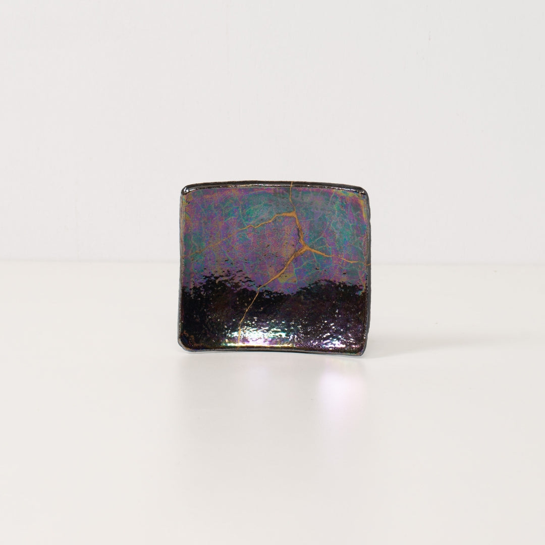 Shikkoku-rai iridescent luster kintsugi pottery 02, authentic gold repair ceramic plate in wabi sabi style.