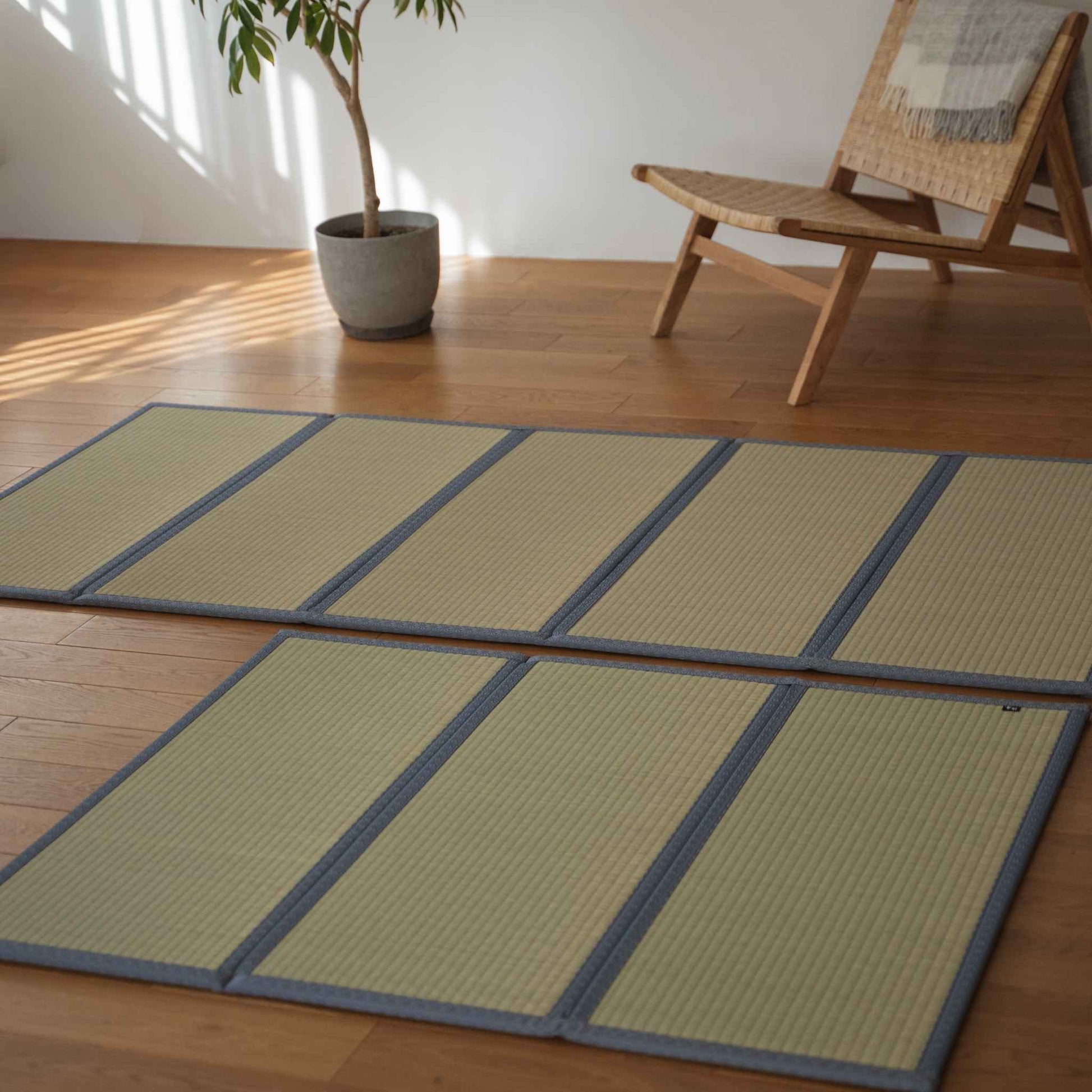 Comparison of five panel and three panel asanoha tatami mats laid side by side on a wooden floor.